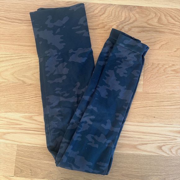 SPANX Black Camo Look At Me Now Legging Cropped size S - Picture 1 of 4
